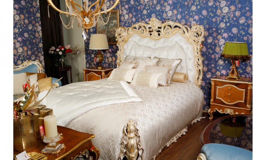 Спальня Rampoldi Комплект: Кровать (Gold Leaf)+2 Тумбы (Walnut+Gold)+Покрывало И Декоративные Подушки - фото 3