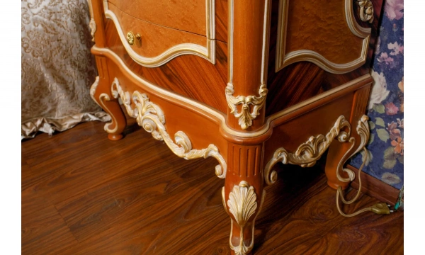 Спальня Rampoldi Комплект: Кровать (Gold Leaf)+2 Тумбы (Walnut+Gold)+Покрывало И Декоративные Подушки