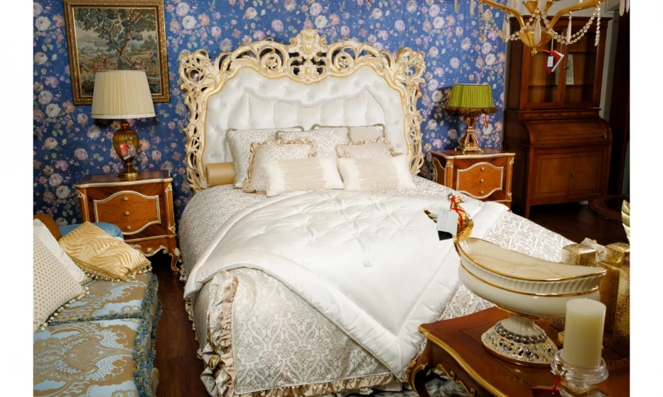 Спальня Rampoldi Комплект: Кровать (Gold Leaf)+2 Тумбы (Walnut+Gold)+Покрывало И Декоративные Подушки - фото 9