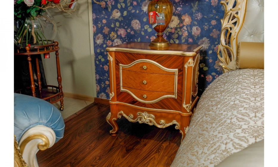 Спальня Rampoldi Комплект: Кровать (Gold Leaf)+2 Тумбы (Walnut+Gold)+Покрывало И Декоративные Подушки - фото 12